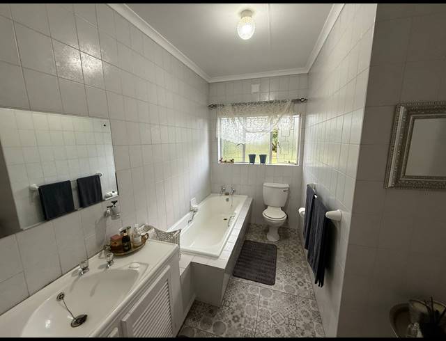 4 BEDROOM HOUSE FOR SALE IN THREE RIVERS EAST